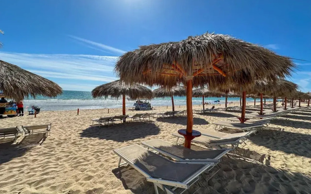 Beach Bliss Retreat 2BR Beachfront Condo