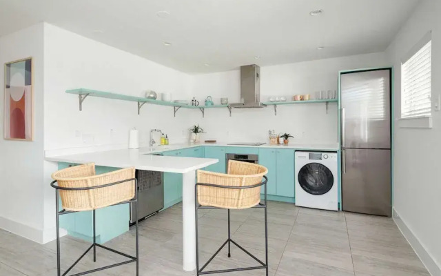 Upstay - Chic Clarksville Condo Near Downtown Austin