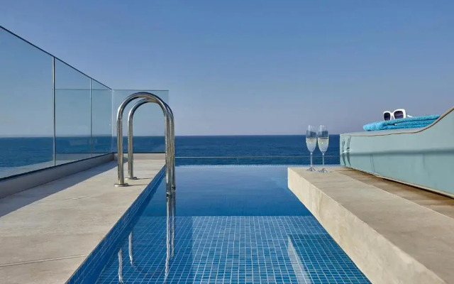 Seafront Apartments by Myseasight