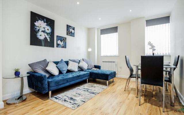 REAL - Queens Apartments F1