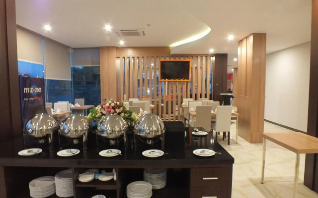 Front One Hotel Airport Solo