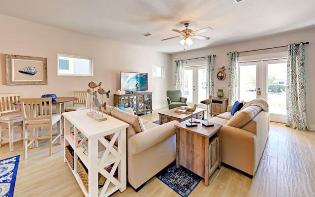 Tropical Retreat Double Gate - 4 Br Home