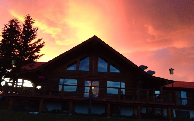 Cariboo Log Guest House