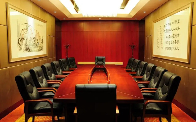 Jining Jinghang Holiday Hotel