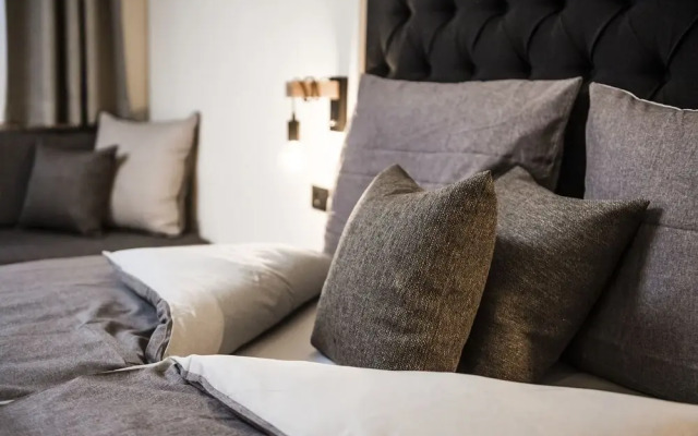 Presulis Hideaway Apartments & Restaurant