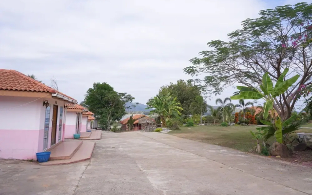 Bua Luang Nakara Resort