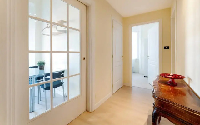 Sunny Flat In Elegant Building Close To Colosseum