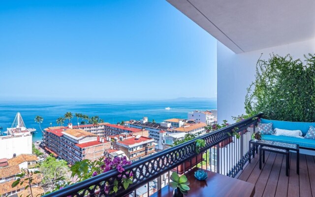 Pier 57-706 Spectacular Penthouse Romantic Zone Ocean Views