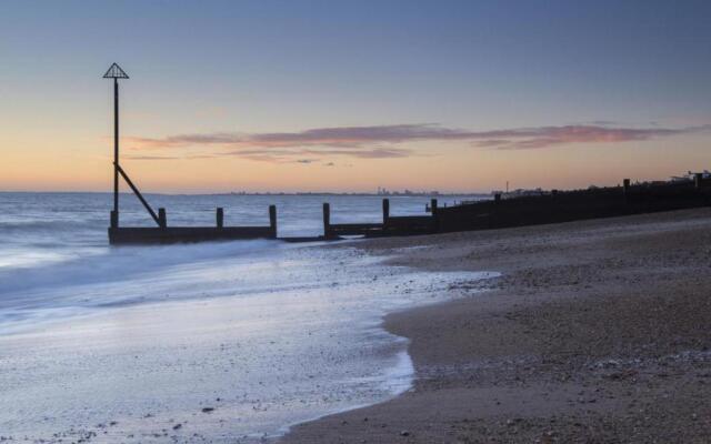 Seaside Cabin Retreat in Hayling Island