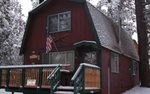 RedAwning Badger Lodge