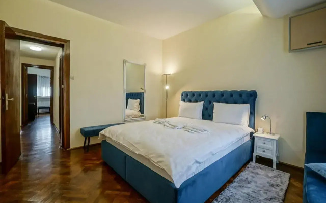 Lovely - 3 Bdr. Serviced Apartment In Old Town