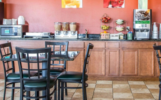 Quality Inn Morton at I-74