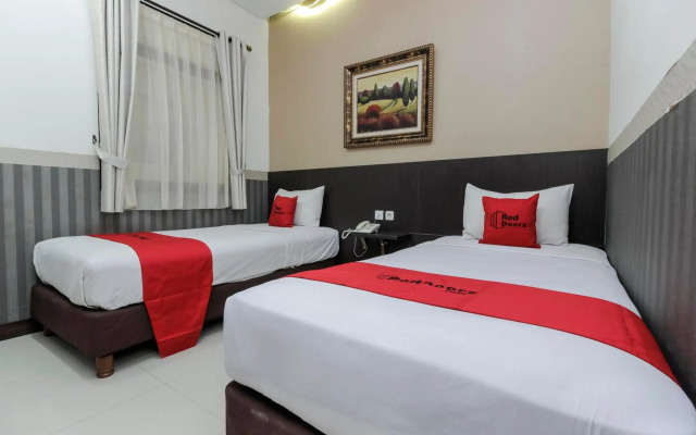 RedDoorz Plus @ Tuparev Cirebon