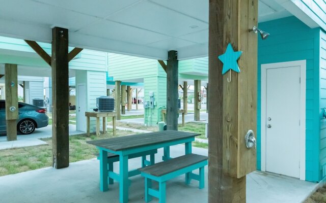 Turquoise Treehouse 2 Bedroom Home