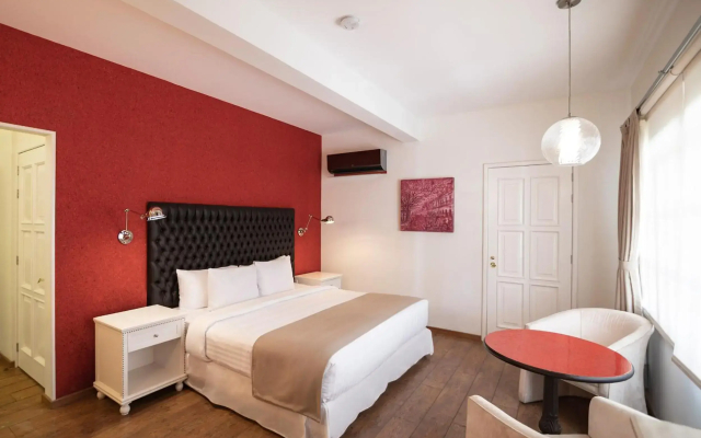 Casa Bonita Hotel & Luxury Residence