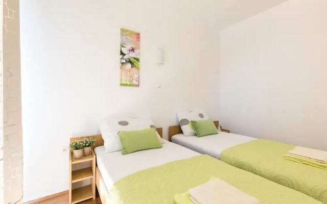 Mari - Modern Holiday House Close to sea - H