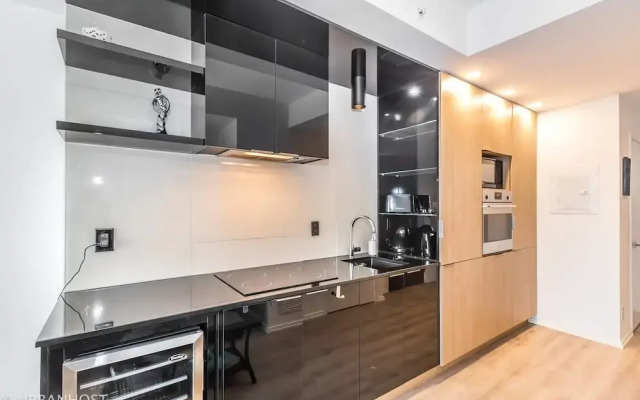 54th Floor, Executive Poshdowntown