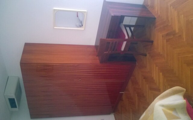 J & B Holiday House