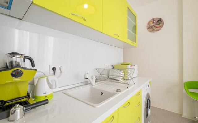 POP UP - Colourful One Bedroom Flat - TOP CENTER