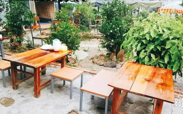 Yours Homestay and Coffee - Hostel