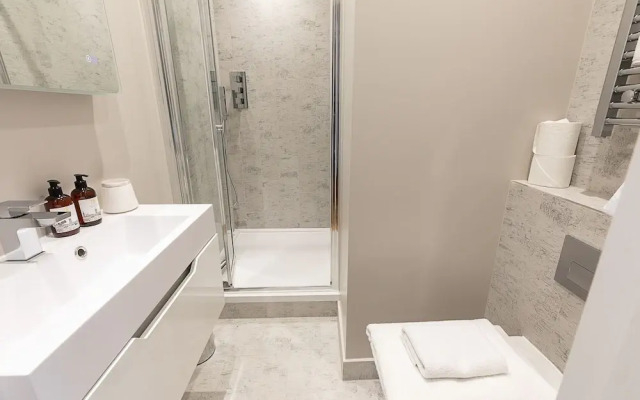 JOIVY Astonishing 2 Bedroom near Mayfair & Piccadilly Circus