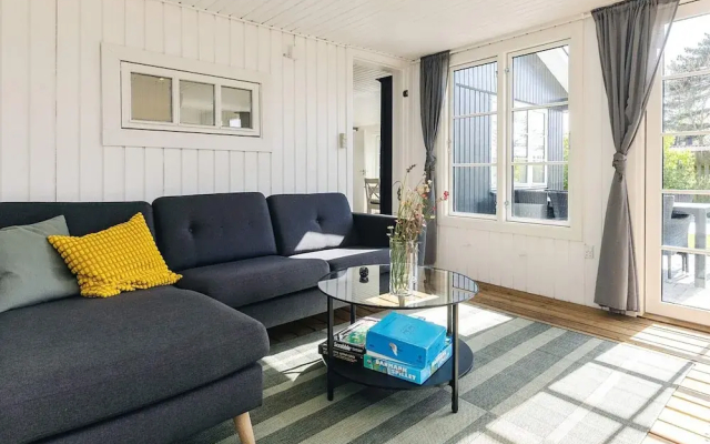 Cozy Summer House Near Ore Strand