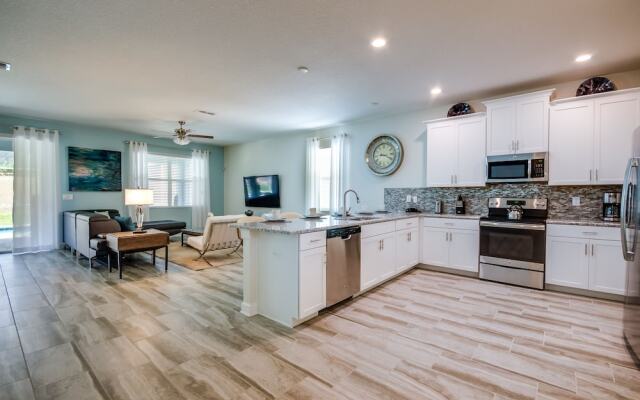 Gorgeous Home W/private Pool & Spa Sleeps 25!