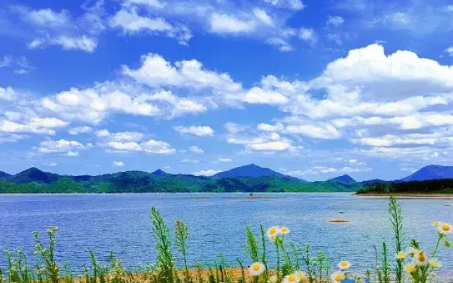 Taiping Lake Mystical Deer Hotel