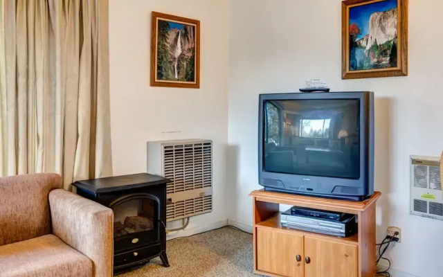 Cozy Corner Studio-a112