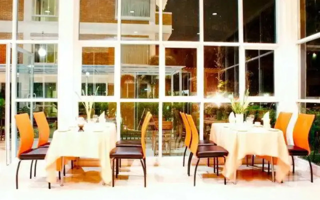 Center Park Service Apartment & Hotel Chiang Mai