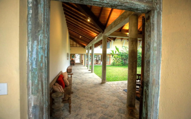 Villa Saffron Hikkaduwa