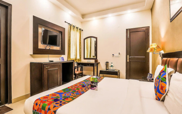 FabExpress Hamlet's Stay