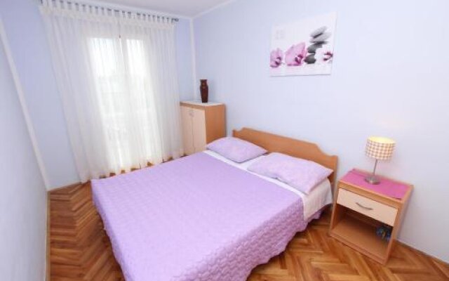 Room Violeta