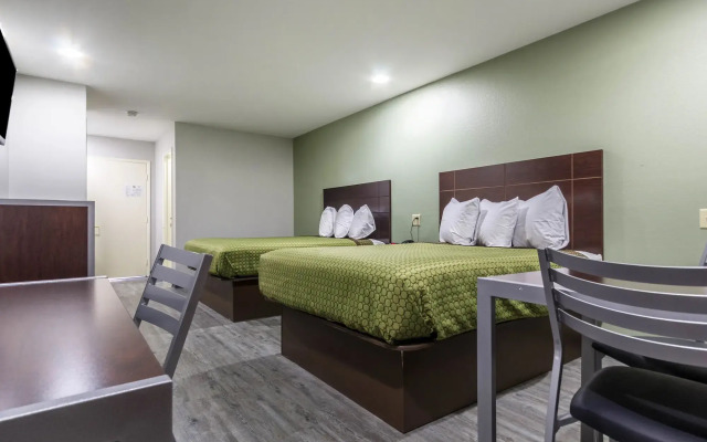 Scottish Inn and Suites