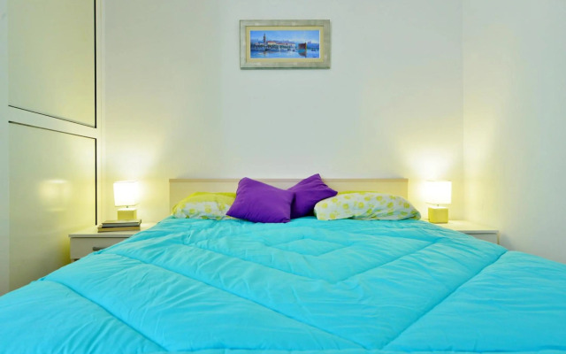 Split Center Room Helena