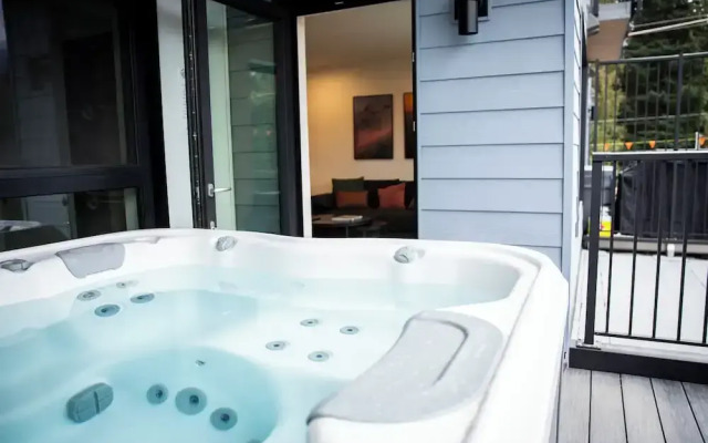 Cedar and Loam by Revelstoke Vacations