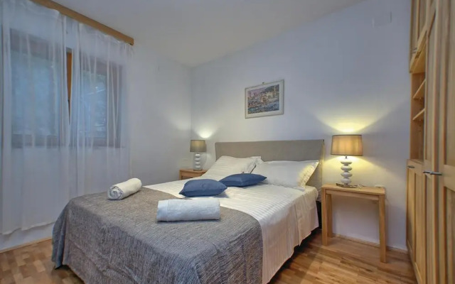 Stunning Home in Prizba With Wifi and 6 Bedrooms