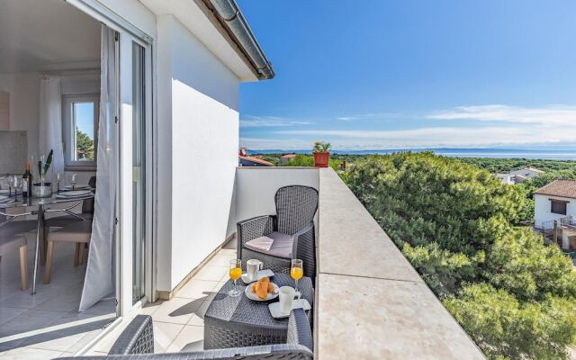 Stunning Apartment in Liznjan With 2 Bedrooms and Wifi
