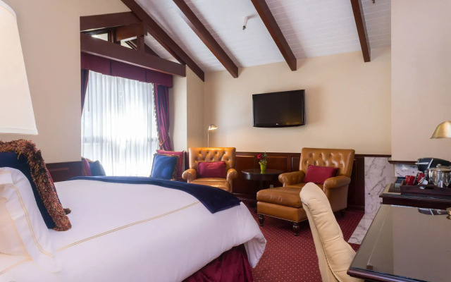 Carriage House Inn
