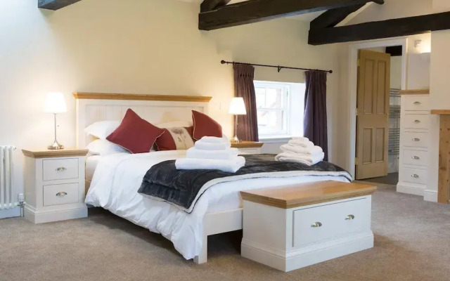Characterful Couples Getaway in a Country Estate