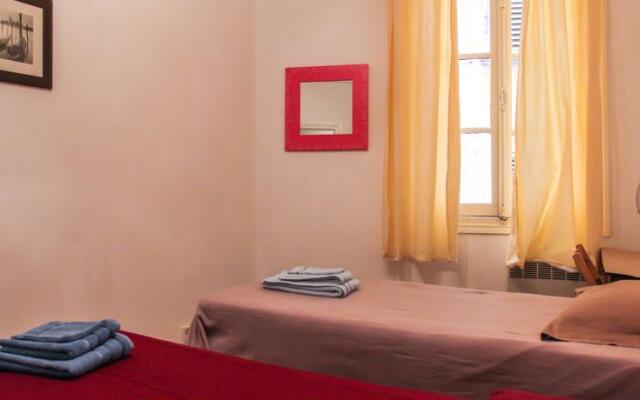 Room in apartment - Rue Droite