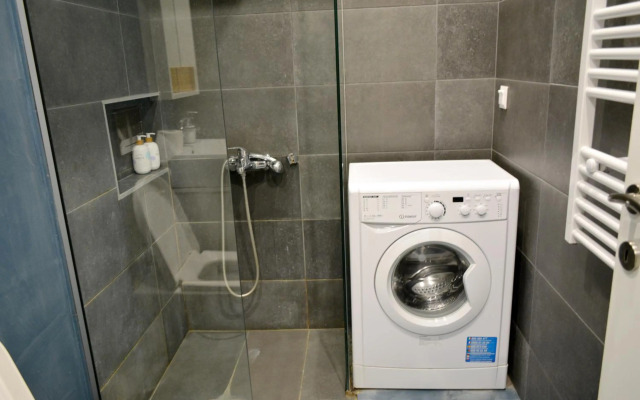 Bella Suite in the heart of the City Center, Parking