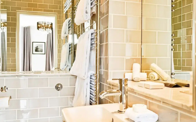 JOIVY Luxury George Street Apartments: Forth Suite