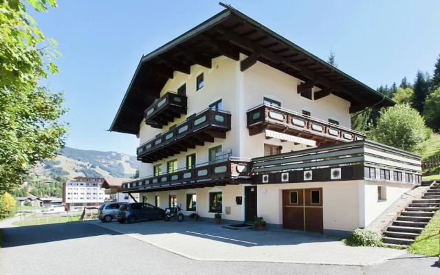 Spacious Apartment in Saalbach-hinterglemm With Balcony
