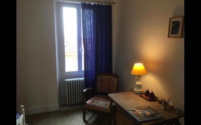 Chez Alice,Simplicite Et Petite Piscine