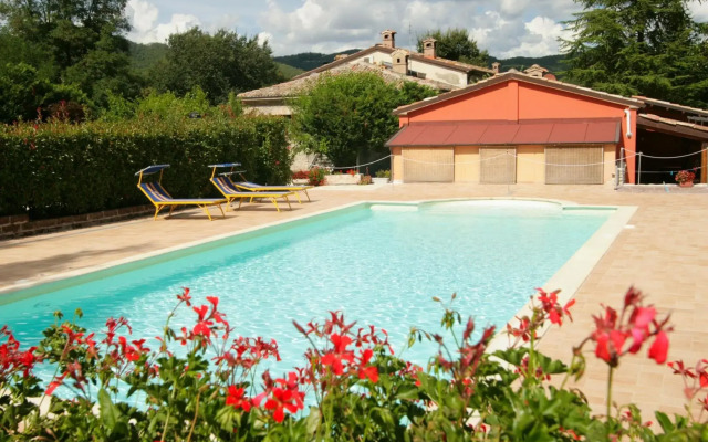 Attractive holiday home in Urbania with bubble bath