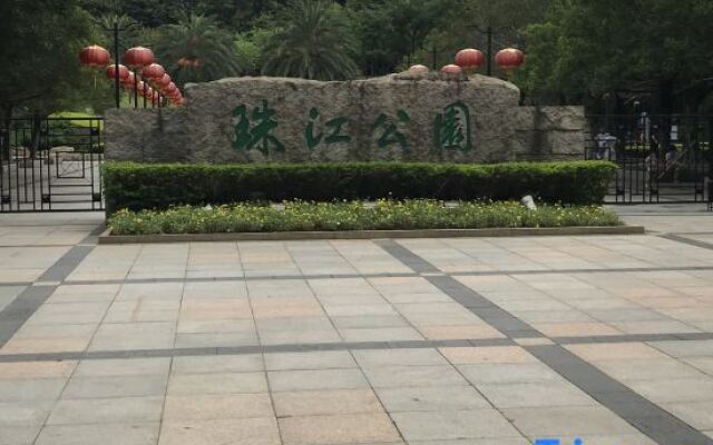 Yalkang Business Hotel (Guangzhou Zhujiang New Town Tancun Subway Station)