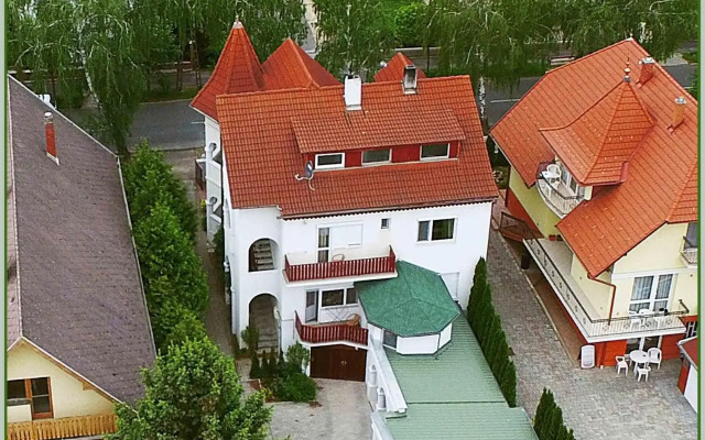 White Quiet Apartment