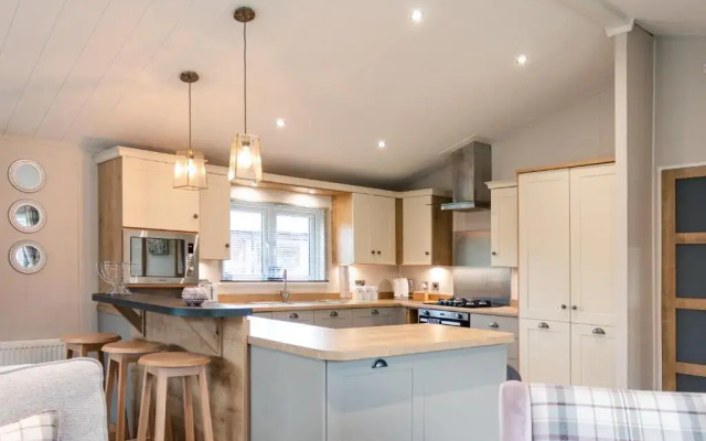 Lavender Lodge with Hot Tub