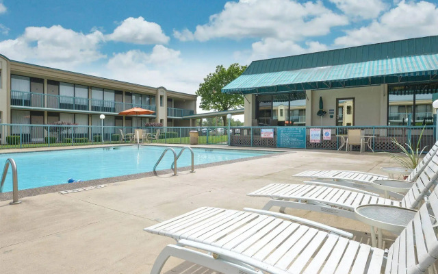 Days Inn by Wyndham Pittsburg KS